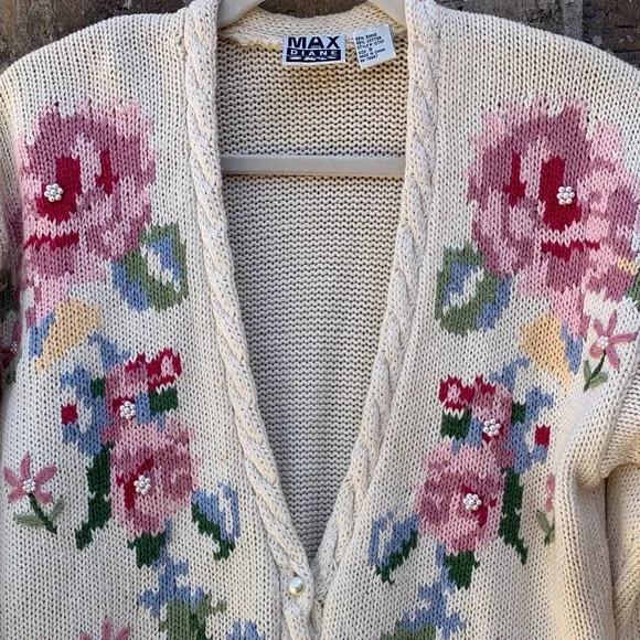 Take 50% OFF- Max Studio Cream Floral V-Neck Button-Up Cardigan, Size-S - Picture 7 of 13